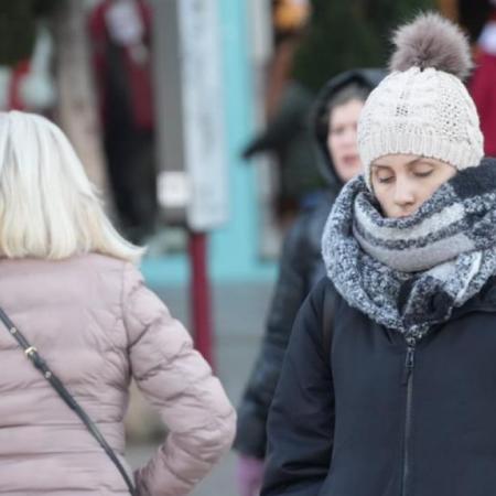 Vestirse por capas, la principal recomendación para hacerle frente a las bajas temperaturas